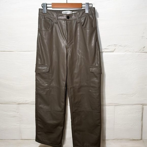 Women's Abercrombie & Fitch Pants & Jumpsuits Abercrombie Vegan Leather Cargo 27 - Picture 1 of 5